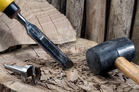 Woodworking hammer and chisel